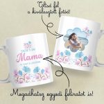 Egyedi fényképes bögre Anyák napjára Mamának – 1 fotóval, Anya felirattal, virágos designnel