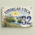 Balatoni hangulatú tóparti házszámtábla – egyedi utcanévvel és házszámmal, fémlapon 30x20 cm