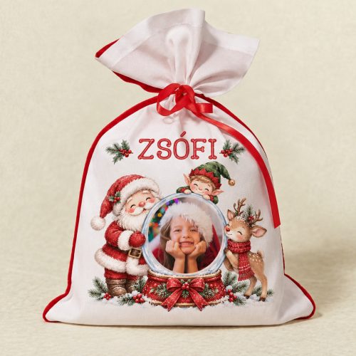 Fényképes, névre szóló Mikulászsák hógömbbe illesztett gyermekfotóval, Mikulással, rénszarvassal és manóval